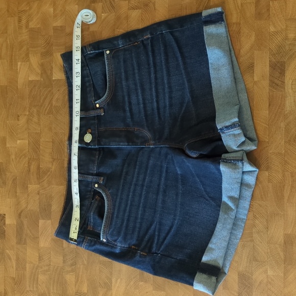 Dark wash Jean Shorts - Picture 5 of 6